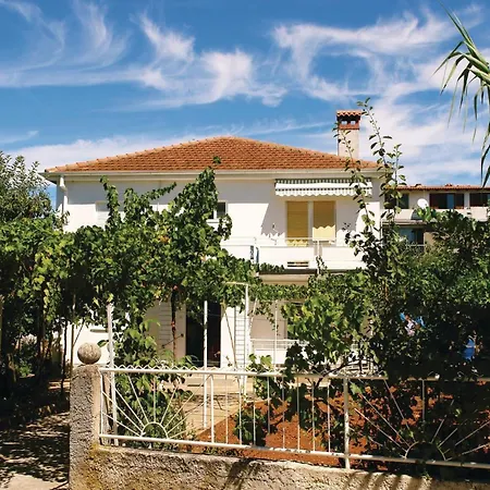 Apartament Stunning In With Kitchen Pula