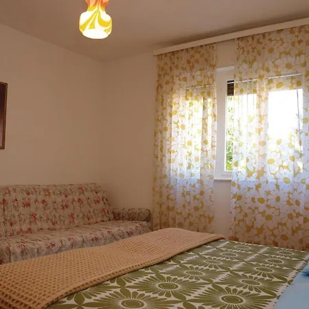 Stunning In With Kitchen Apartment *