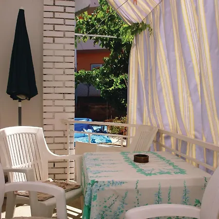Stunning In With Kitchen Apartment Pula